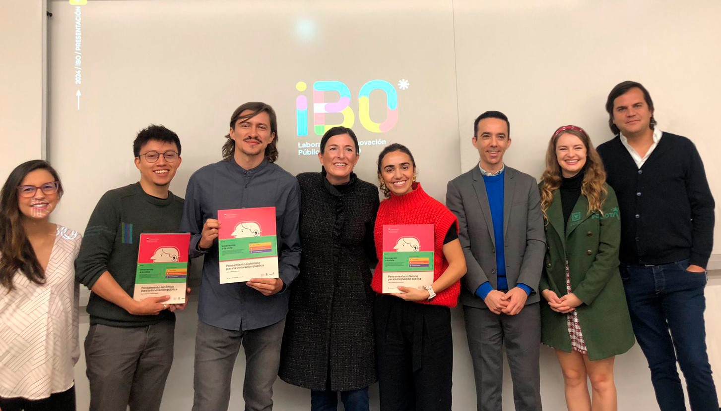 En la foto: Ángela Reyes, Jesús Ortiz, Miguel Bello, Amanda Daflos, Ana María Vargas, Sebastián Bitar, Juliahna Green y Santiago Amador